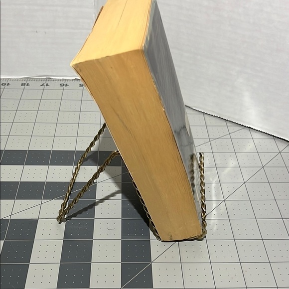 'Circle of Friends' Book - Picture 4 of 9